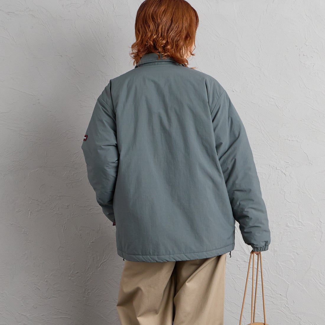 Marmot [マーモット] 別注 プリマロフト 中綿入りコーチジャケット [MTFW26UJK327IN-JF] CHARCOAL &&モデル身長：158cm 着用サイズ：S&&