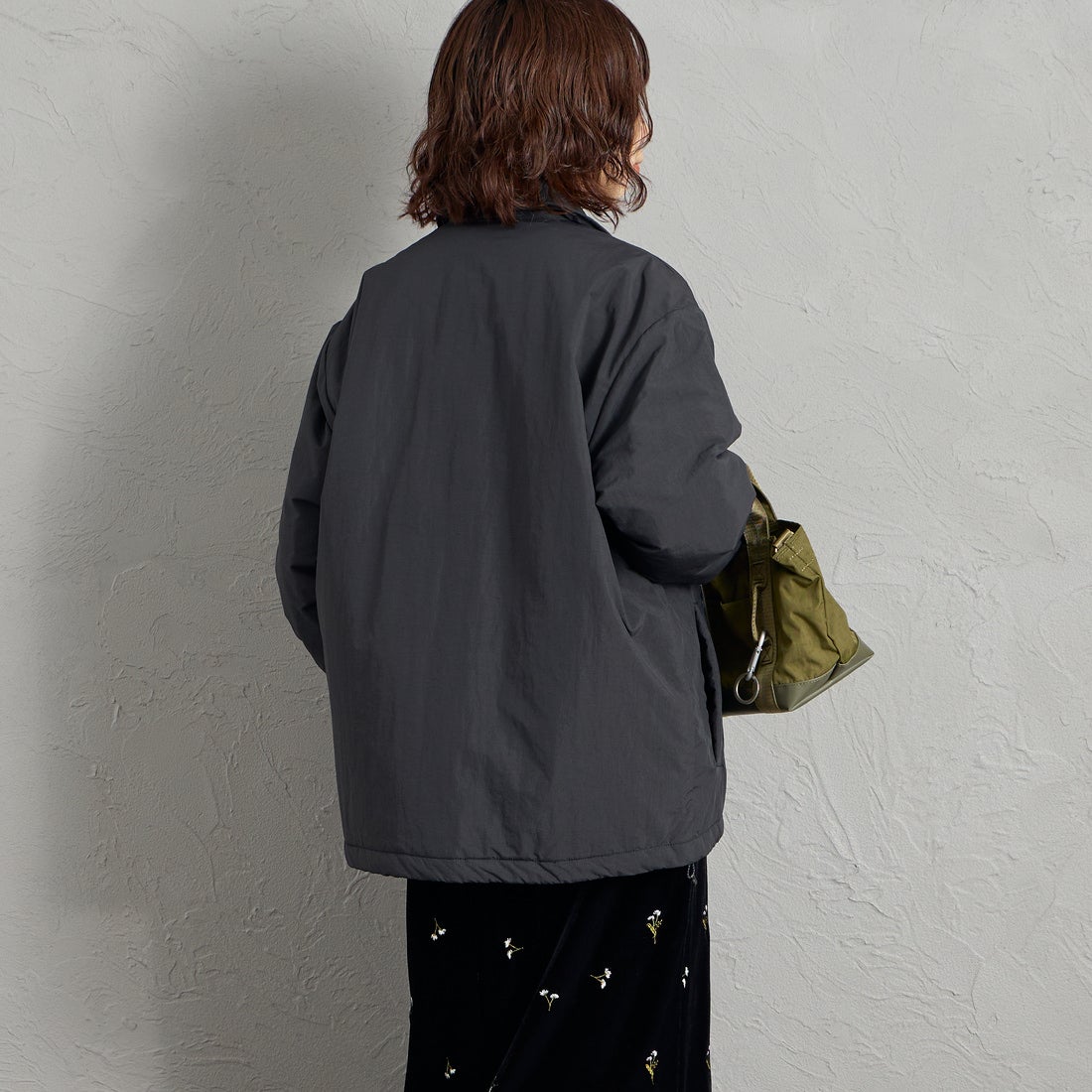 Marmot [マーモット] 別注 プリマロフト 中綿入りコーチジャケット [MTFW26UJK327IN-JF] BLACK &&モデル身長：158cm 着用サイズ：S&&
