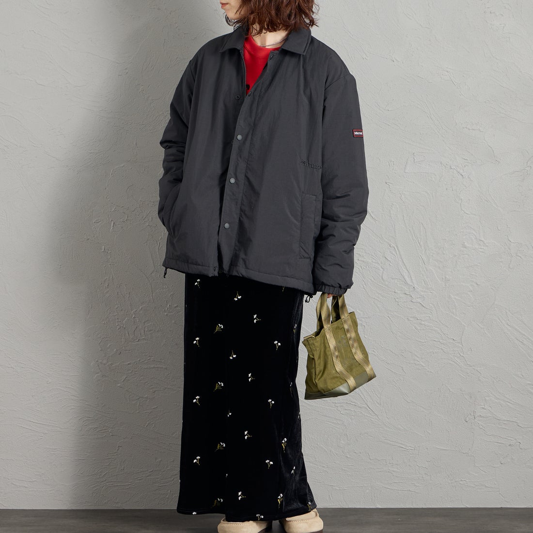 Marmot [マーモット] 別注 プリマロフト 中綿入りコーチジャケット [MTFW26UJK327IN-JF] BLACK &&モデル身長：158cm 着用サイズ：S&&