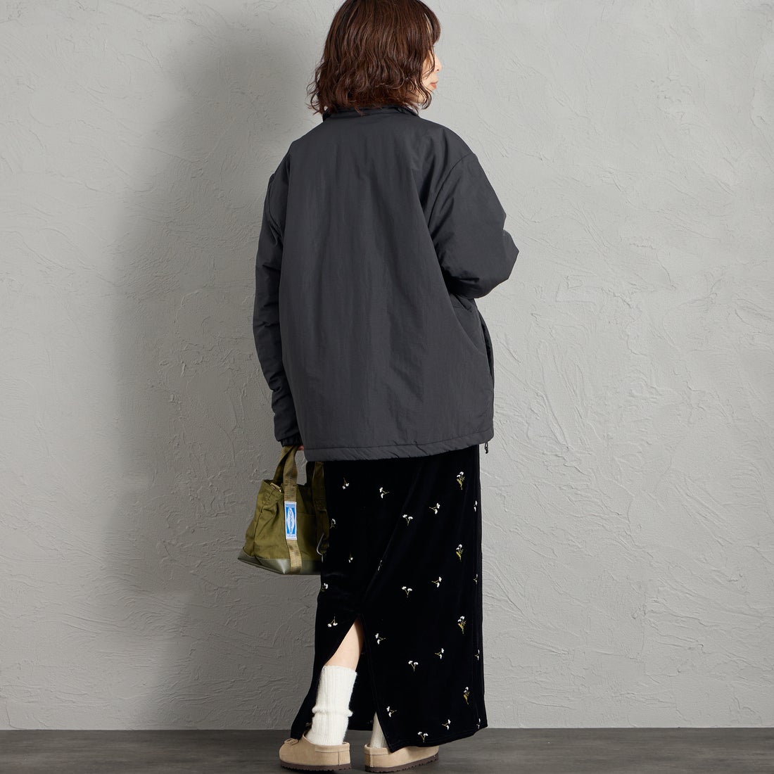 Marmot [マーモット] 別注 プリマロフト 中綿入りコーチジャケット [MTFW26UJK327IN-JF] BLACK &&モデル身長：158cm 着用サイズ：S&&