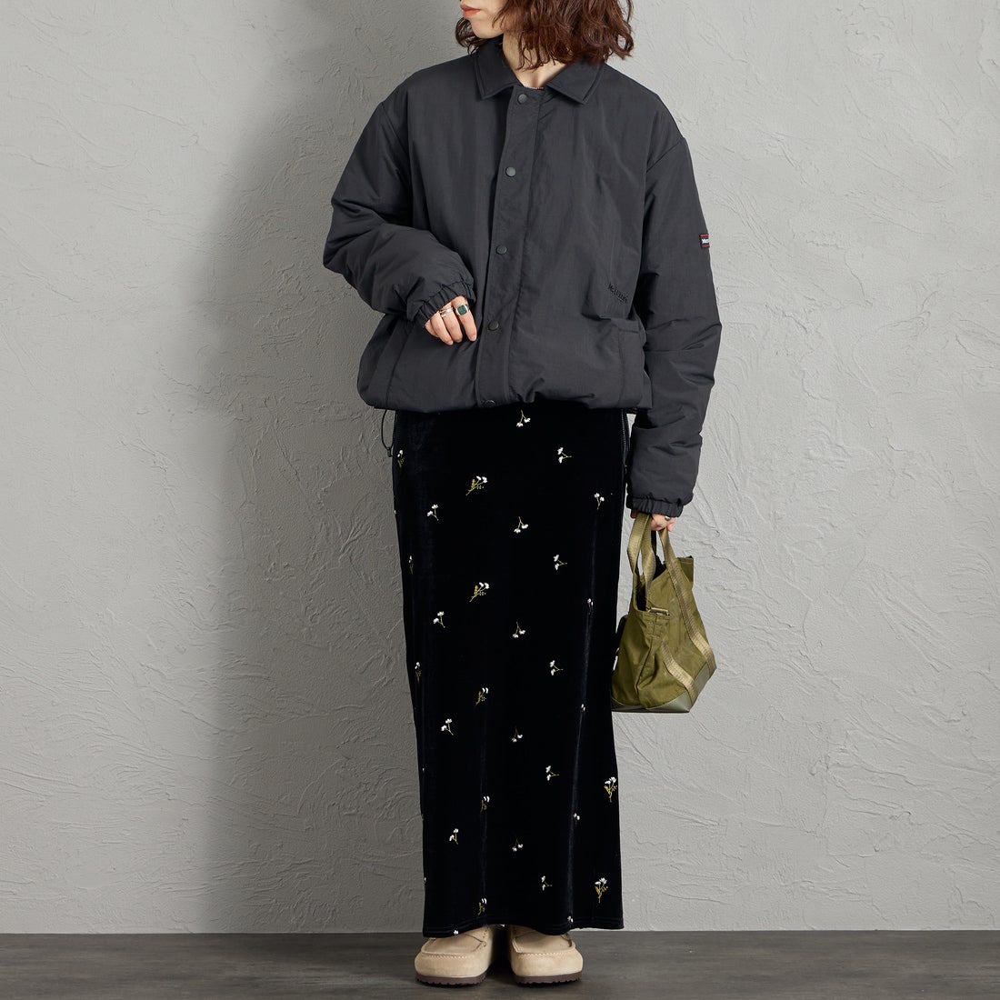 Marmot [マーモット] 別注 プリマロフト 中綿入りコーチジャケット [MTFW26UJK327IN-JF] BLACK &&モデル身長：158cm 着用サイズ：S&&