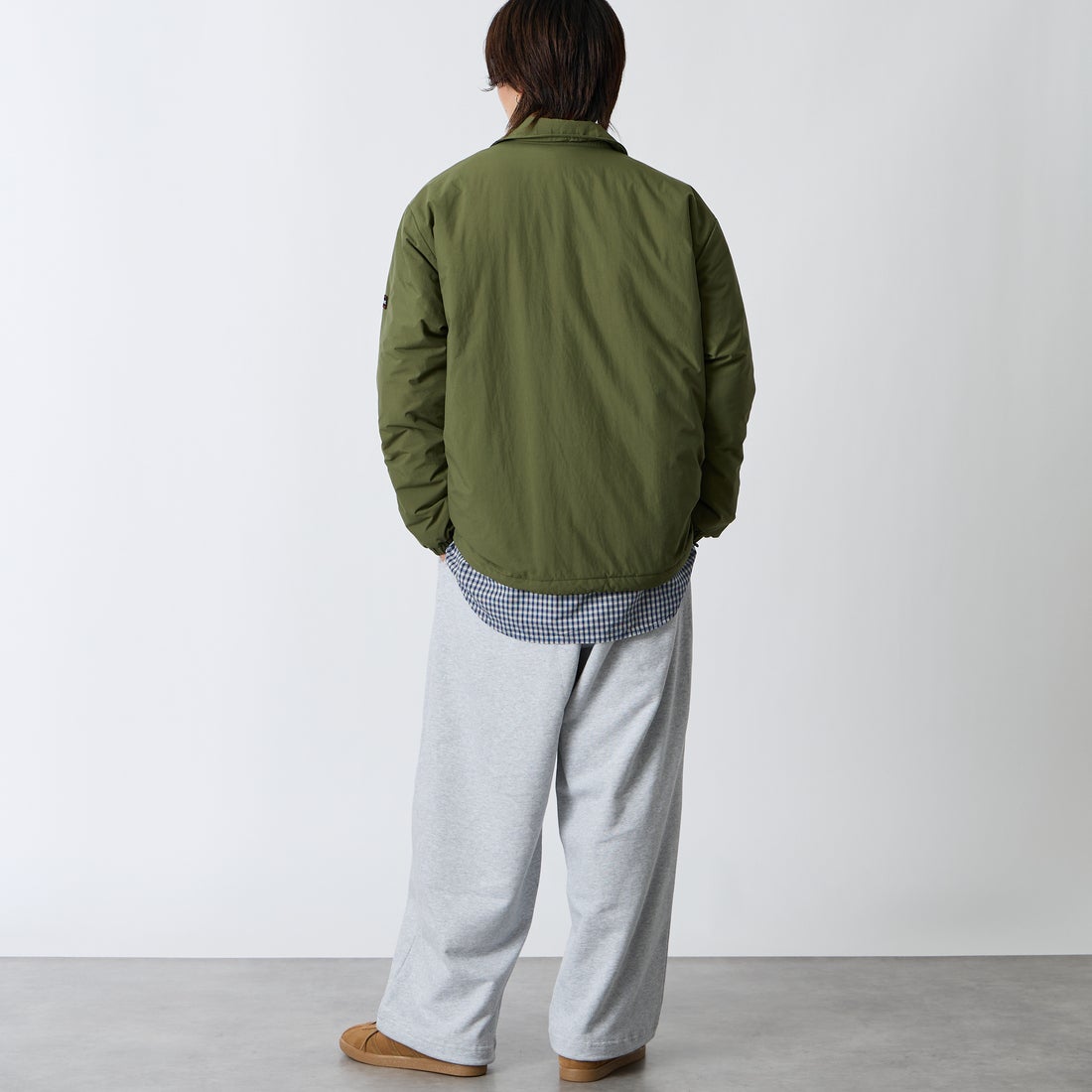 Marmot [マーモット] 別注 プリマロフト 中綿入りコーチジャケット [MTFW26UJK327IN-JF] KHAKI &&モデル身長：177cm 着用サイズ：L&&