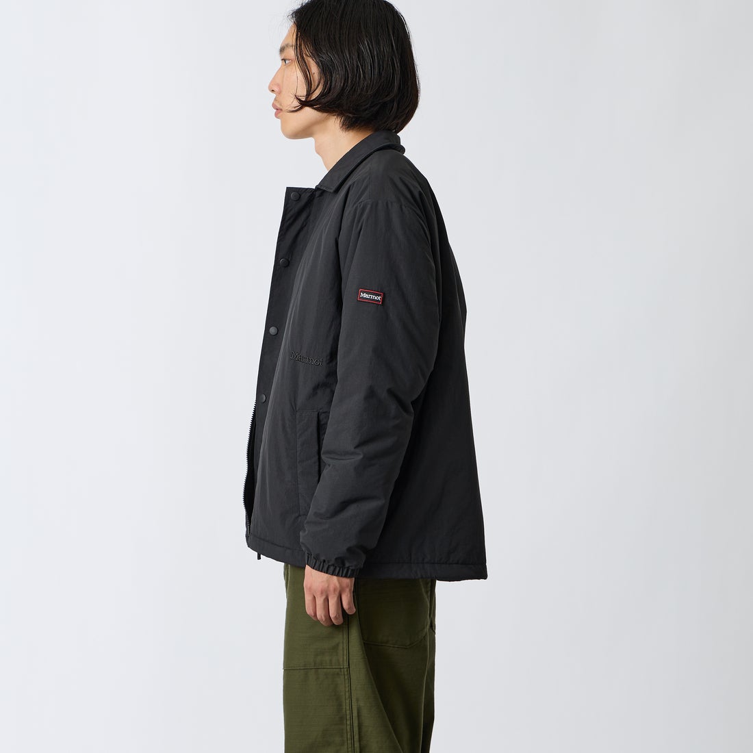 Marmot [マーモット] 別注 プリマロフト 中綿入りコーチジャケット [MTFW26UJK327IN-JF] BLACK &&モデル身長：175cm 着用サイズ：M&&