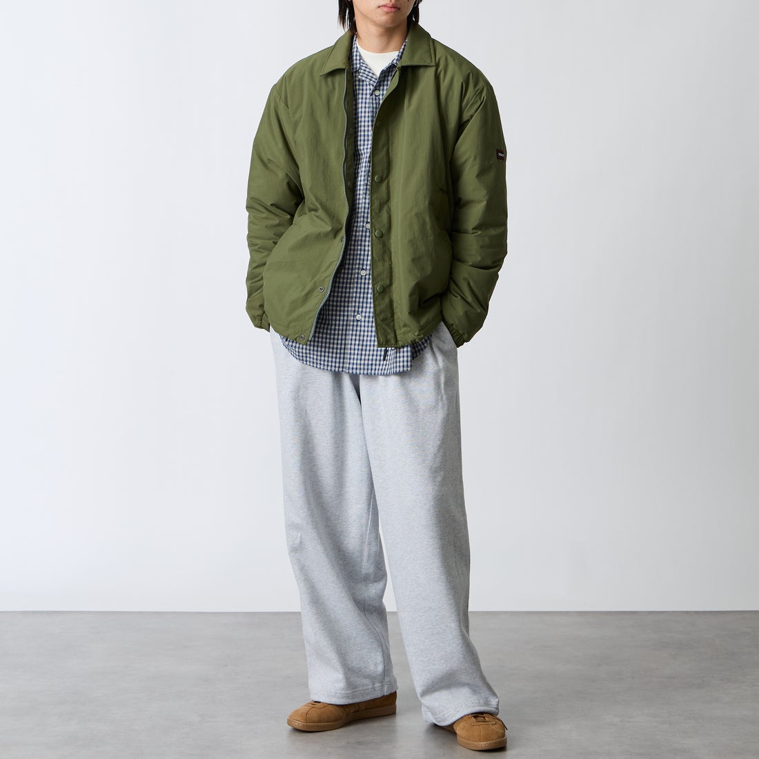 Marmot [マーモット] 別注 プリマロフト 中綿入りコーチジャケット [MTFW26UJK327IN-JF] KHAKI &&モデル身長：177cm 着用サイズ：L&&