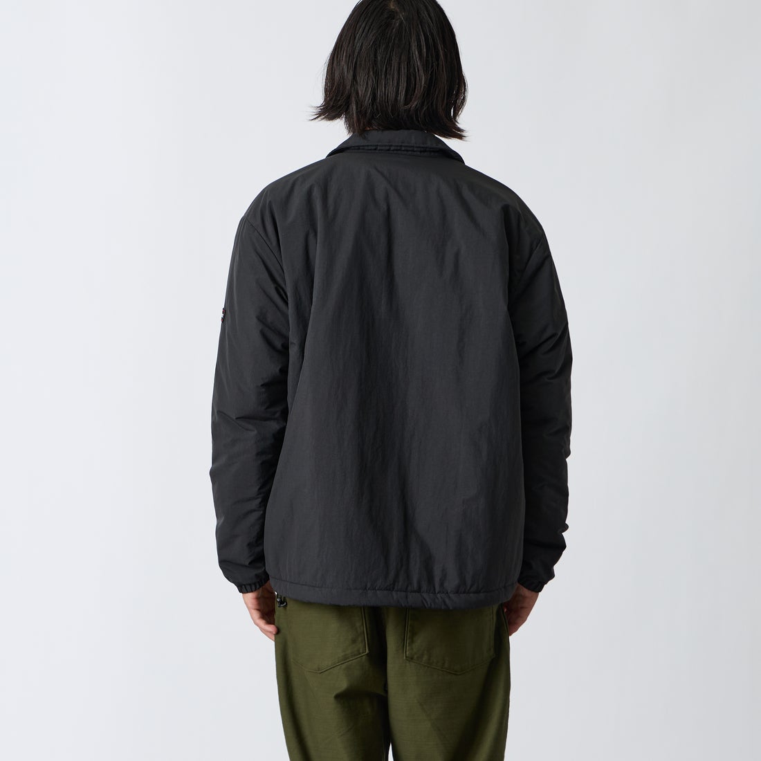 Marmot [マーモット] 別注 プリマロフト 中綿入りコーチジャケット [MTFW26UJK327IN-JF] BLACK &&モデル身長：175cm 着用サイズ：M&&