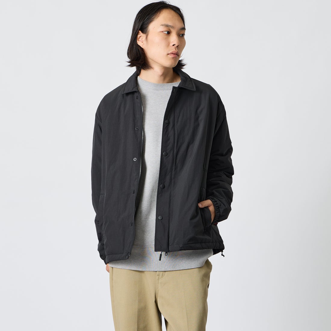Marmot [マーモット] 別注 プリマロフト 中綿入りコーチジャケット [MTFW26UJK327IN-JF] BLACK &&モデル身長：175cm 着用サイズ：L&&