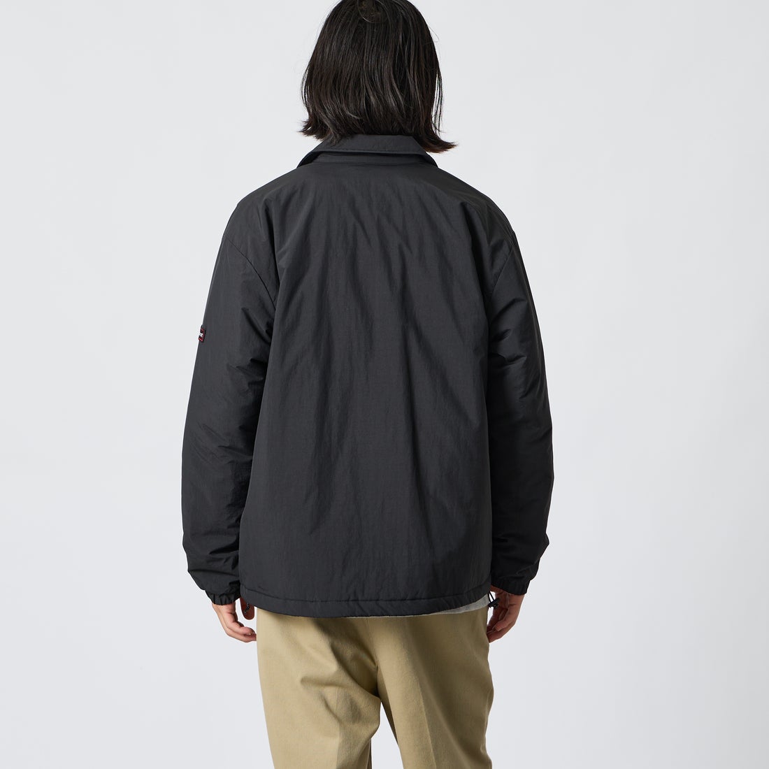 Marmot [マーモット] 別注 プリマロフト 中綿入りコーチジャケット [MTFW26UJK327IN-JF] BLACK &&モデル身長：175cm 着用サイズ：L&&