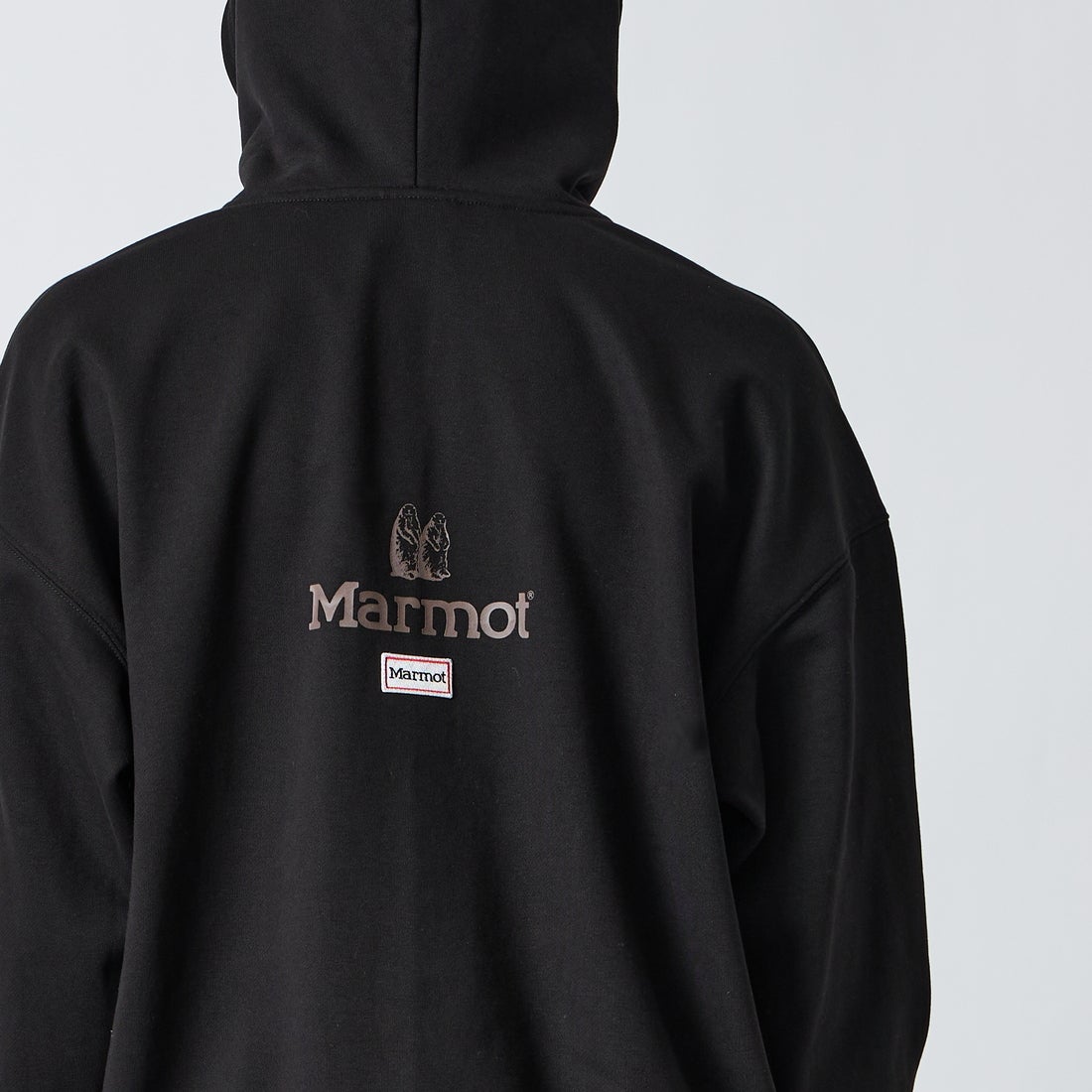 Marmot [マーモット] 別注 コレクションロゴ バックプリントスウェットパーカー [MTFW26USW334IN-JF] BLACK