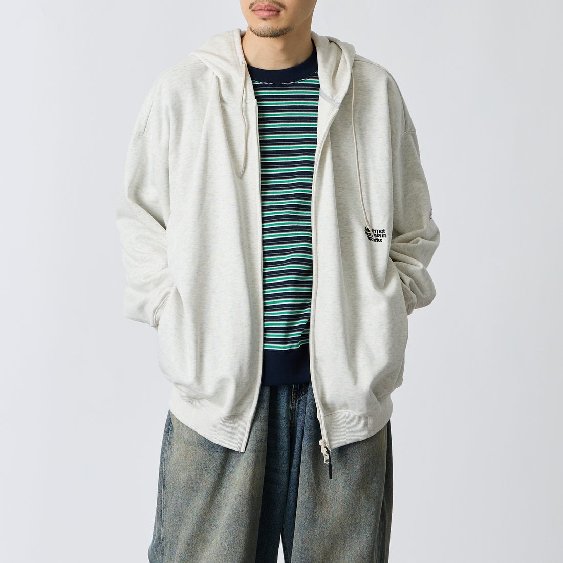 Marmot [マーモット] 別注 ワンポイントロゴ刺繍 ジップパーカー [MTFW26USW333IN-JF] ASH GRAY &&モデル身長：168cm 着用サイズ：L&&