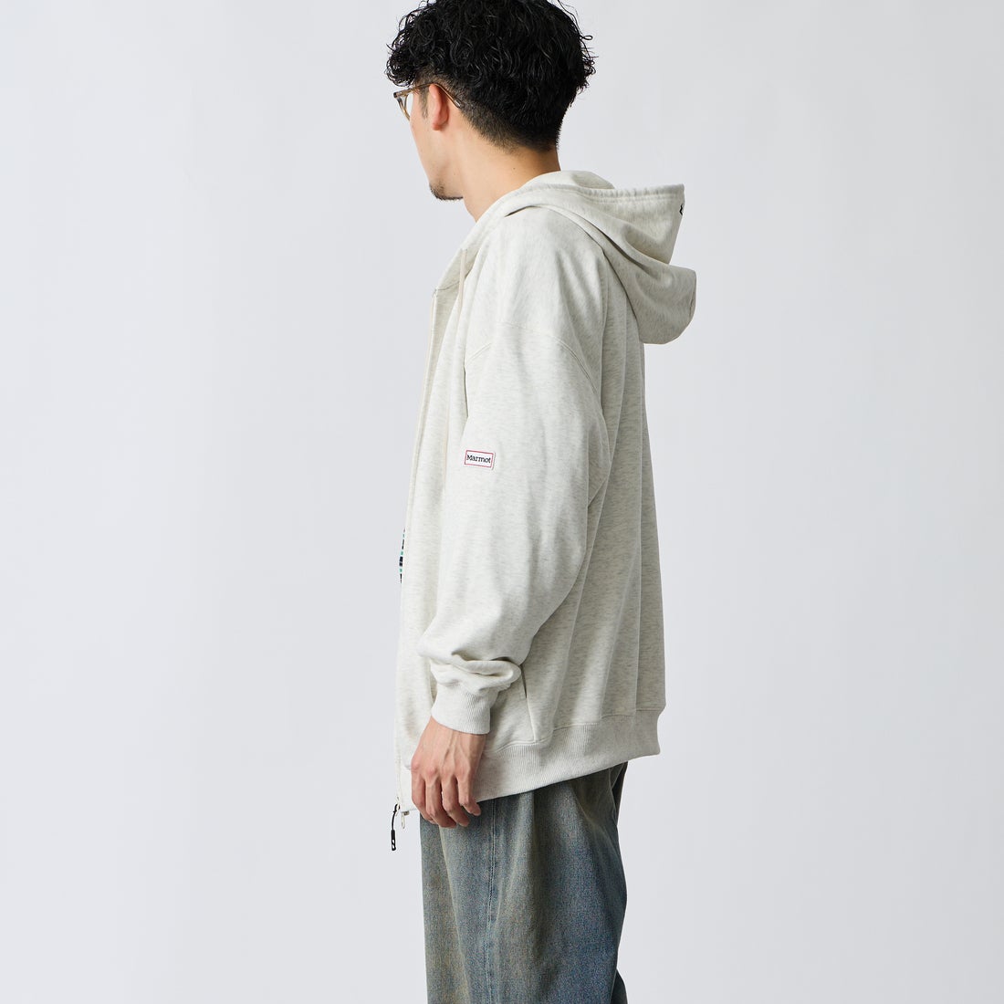 Marmot [マーモット] 別注 ワンポイントロゴ刺繍 ジップパーカー [MTFW26USW333IN-JF] ASH GRAY &&モデル身長：168cm 着用サイズ：L&&