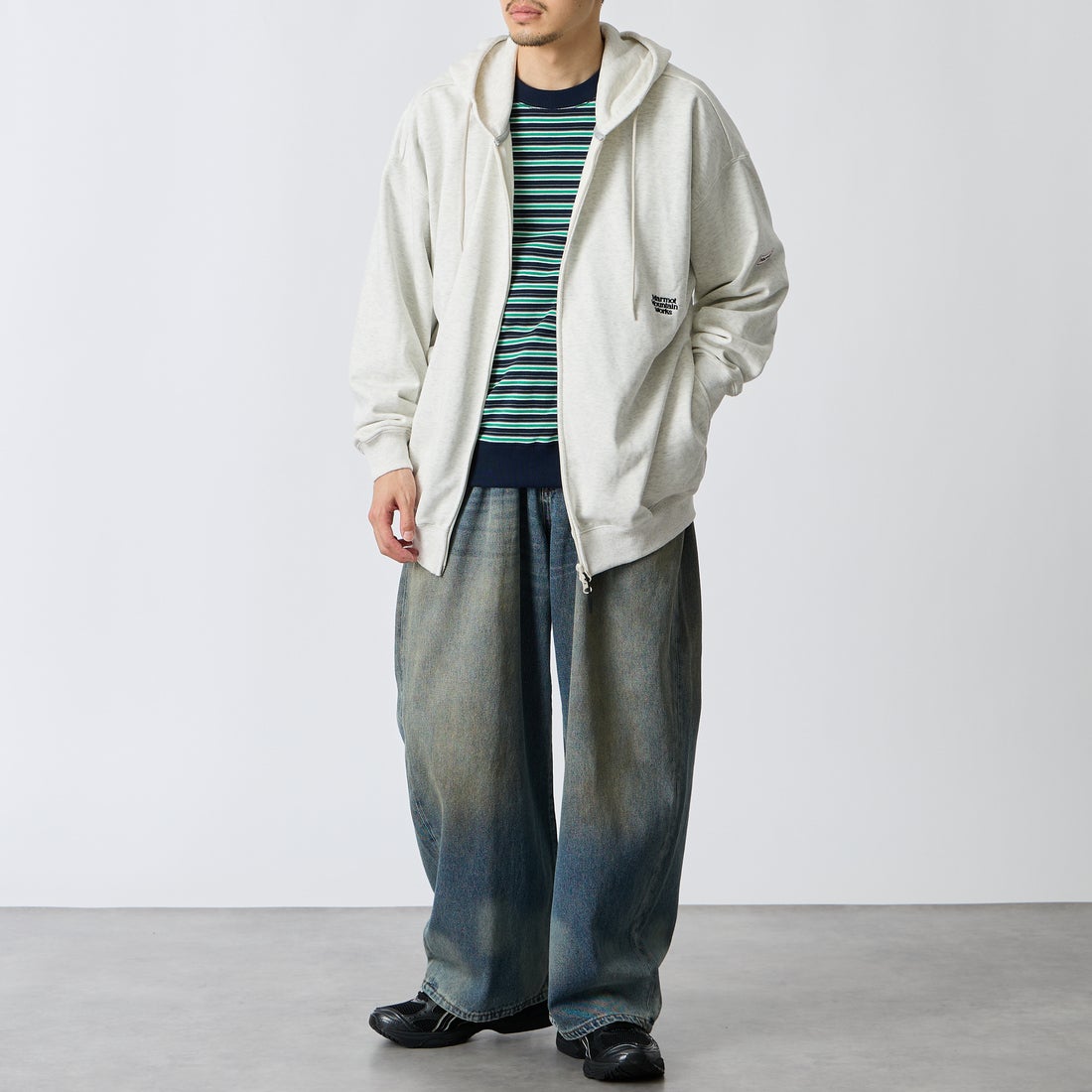 Marmot [マーモット] 別注 ワンポイントロゴ刺繍 ジップパーカー [MTFW26USW333IN-JF] ASH GRAY &&モデル身長：168cm 着用サイズ：L&&