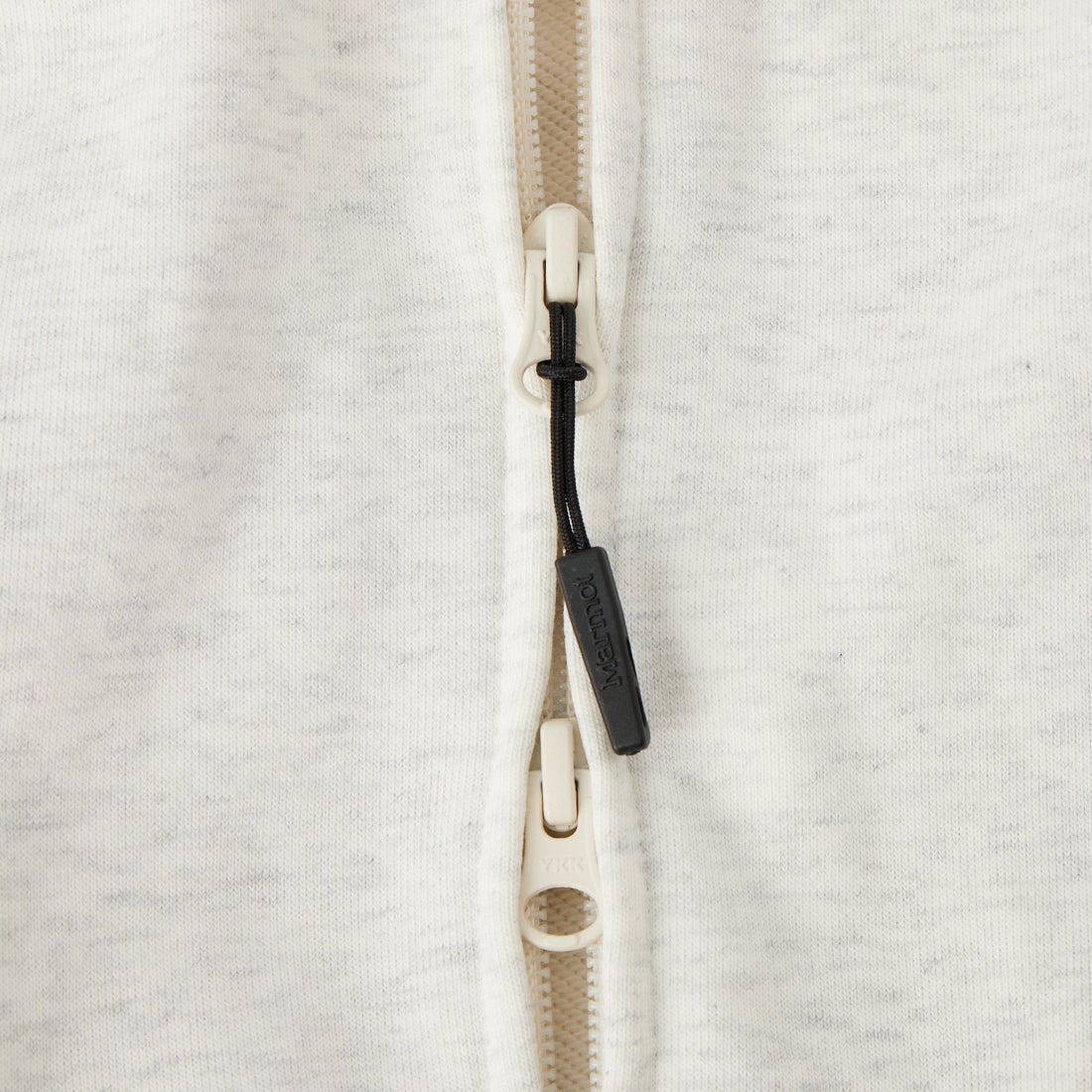 Marmot [マーモット] 別注 ワンポイントロゴ刺繍 ジップパーカー [MTFW26USW333IN-JF] ASH GRAY