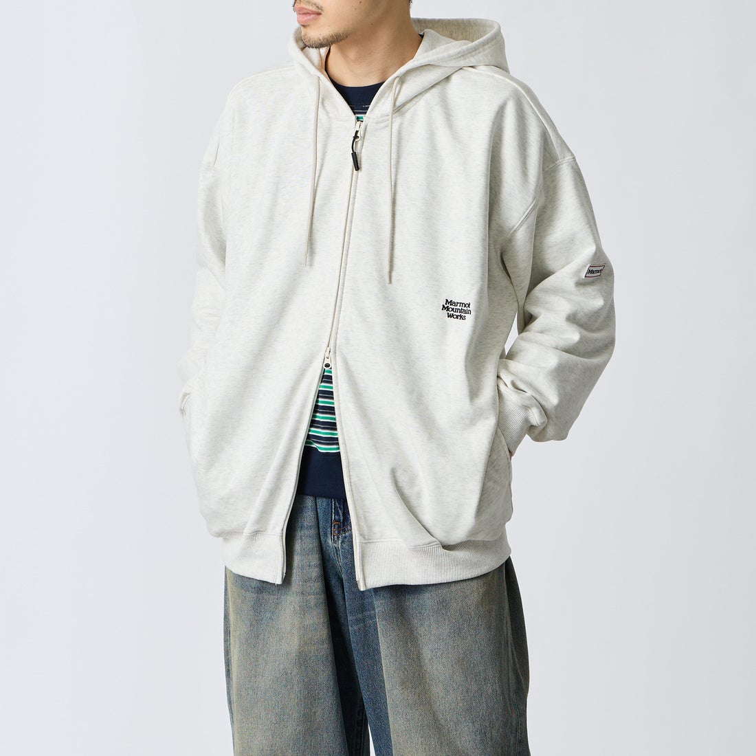 Marmot [マーモット] 別注 ワンポイントロゴ刺繍 ジップパーカー [MTFW26USW333IN-JF] ASH GRAY &&モデル身長：168cm 着用サイズ：L&&