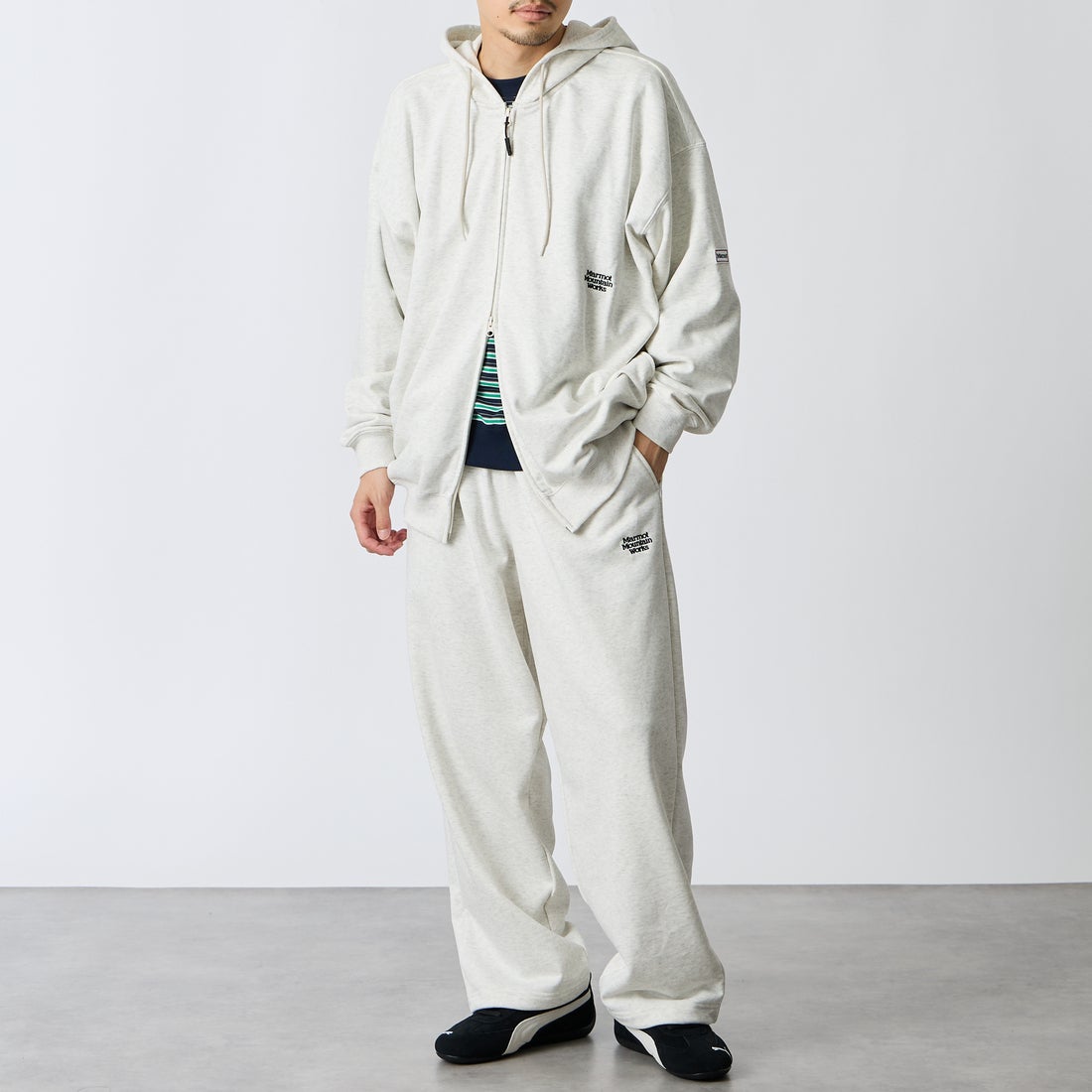Marmot [マーモット] 別注 ワンポイントロゴ刺繍 ジップパーカー [MTFW26USW333IN-JF] ASH GRAY &&モデル身長：168cm 着用サイズ：L&&