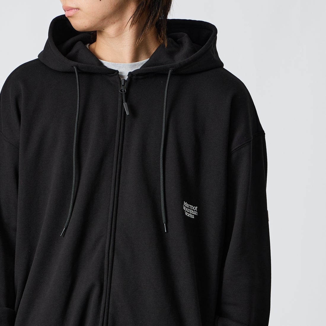 Marmot [マーモット] 別注 ワンポイントロゴ刺繍 ジップパーカー [MTFW26USW333IN-JF] BLACK