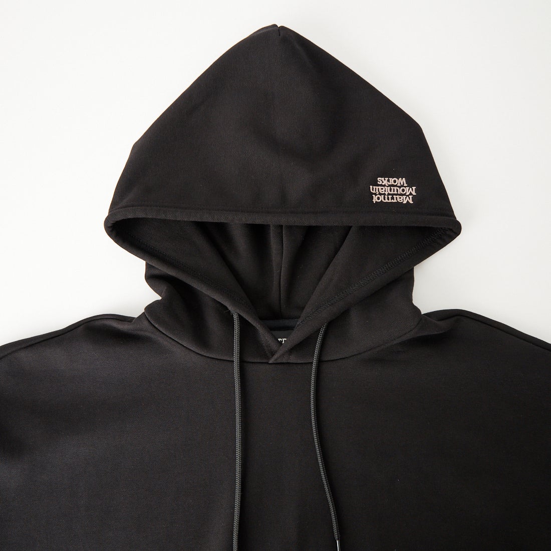 Marmot [マーモット] 別注 コレクションロゴ バックプリントスウェットパーカー [MTFW26USW334IN-JF] BLACK