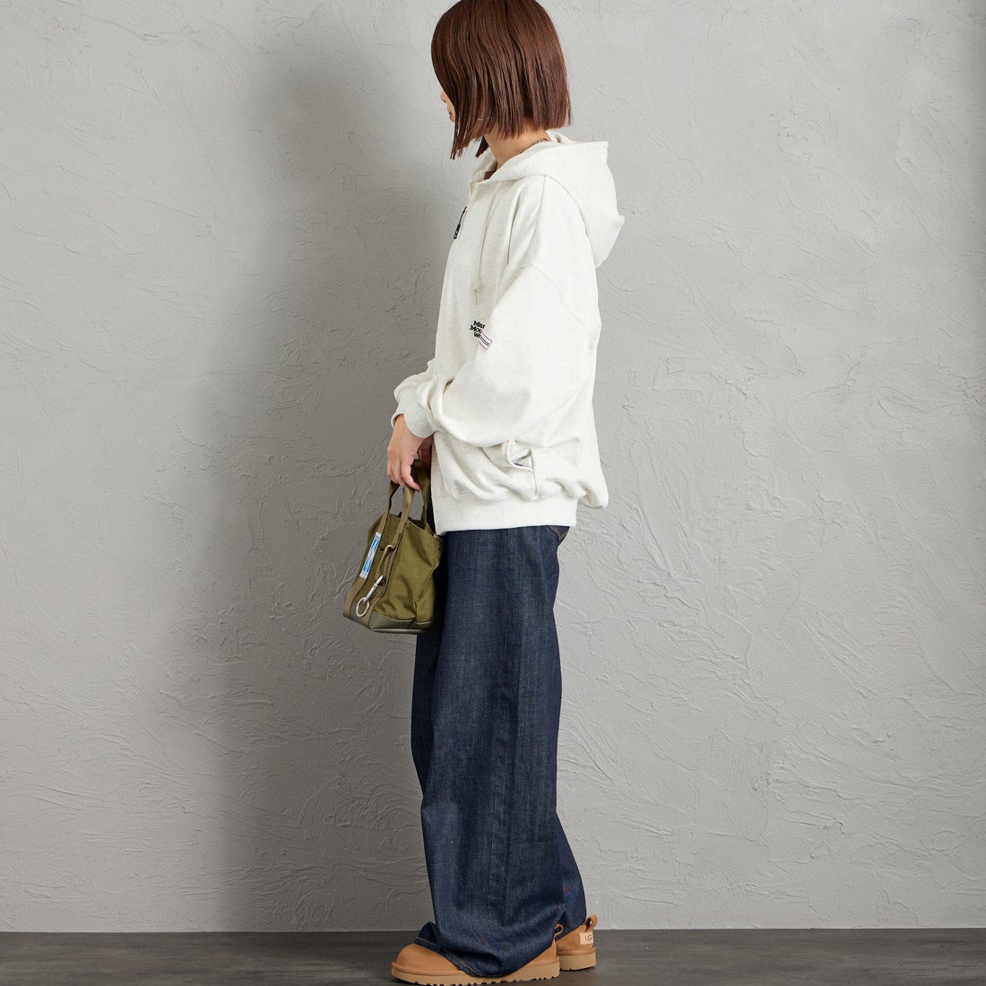 Marmot [マーモット] 別注 ワンポイントロゴ刺繍 ジップパーカー [MTFW26USW333IN-JF] ASH GRAY &&モデル身長：159cm 着用サイズ：S&&