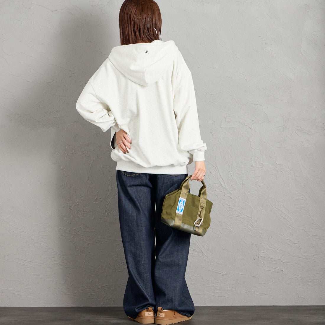 Marmot [マーモット] 別注 ワンポイントロゴ刺繍 ジップパーカー [MTFW26USW333IN-JF] ASH GRAY &&モデル身長：159cm 着用サイズ：S&&