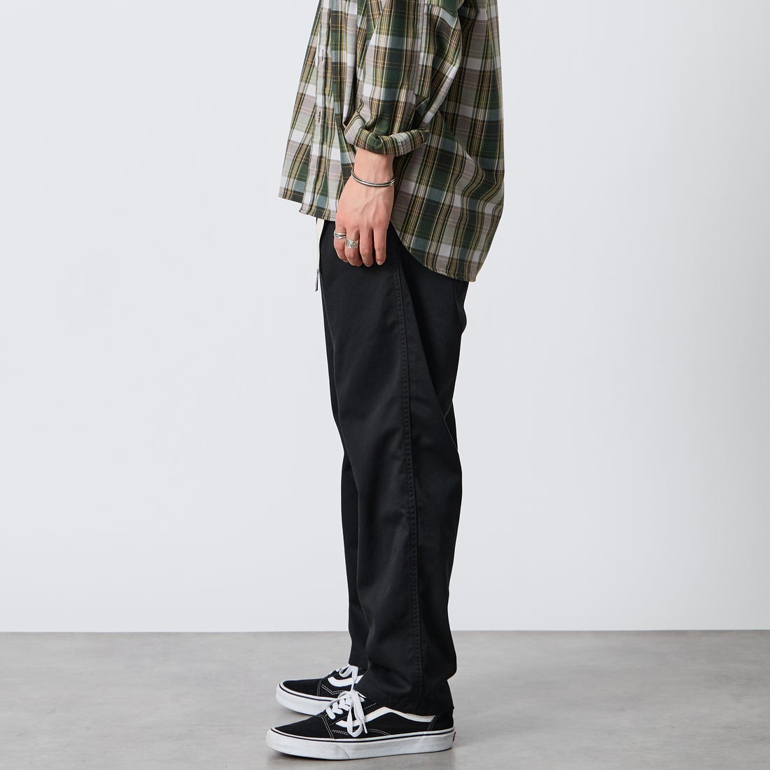 GRAMiCCi [グラミチ] 別注 T/C エブリデイパンツ [GMP6-F1025-JF] BLACK &&モデル身長：177cm 着用サイズ：L&&