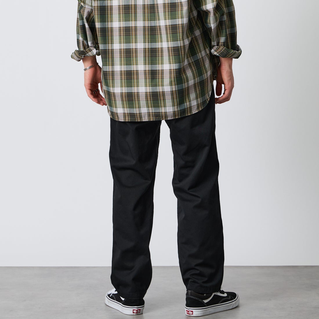 GRAMiCCi [グラミチ] 別注 T/C エブリデイパンツ [GMP6-F1025-JF] BLACK &&モデル身長：177cm 着用サイズ：L&&
