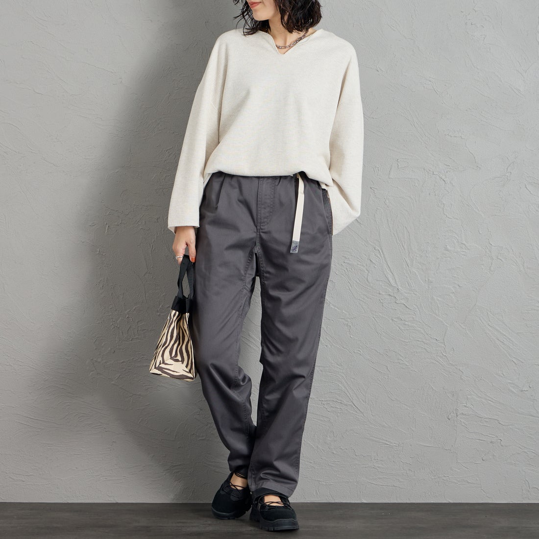 GRAMiCCi [グラミチ] 別注 T/C エブリデイパンツ [GMP6-F1025-JF] CHARCOAL &&モデル身長：160cm 着用サイズ：S&&