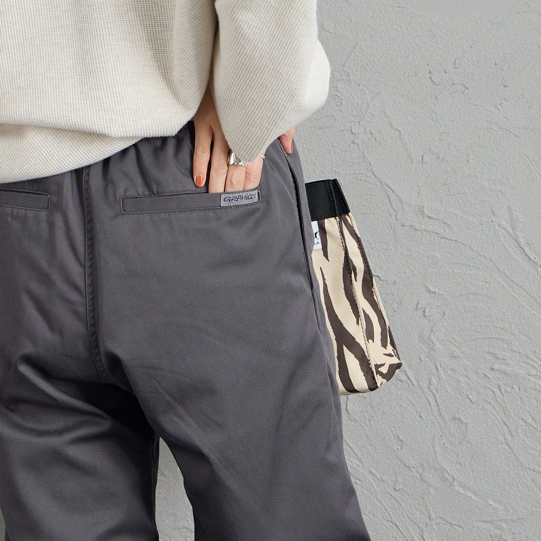 GRAMiCCi [グラミチ] 別注 T/C エブリデイパンツ [GMP6-F1025-JF] CHARCOAL &&モデル身長：160cm 着用サイズ：S&&