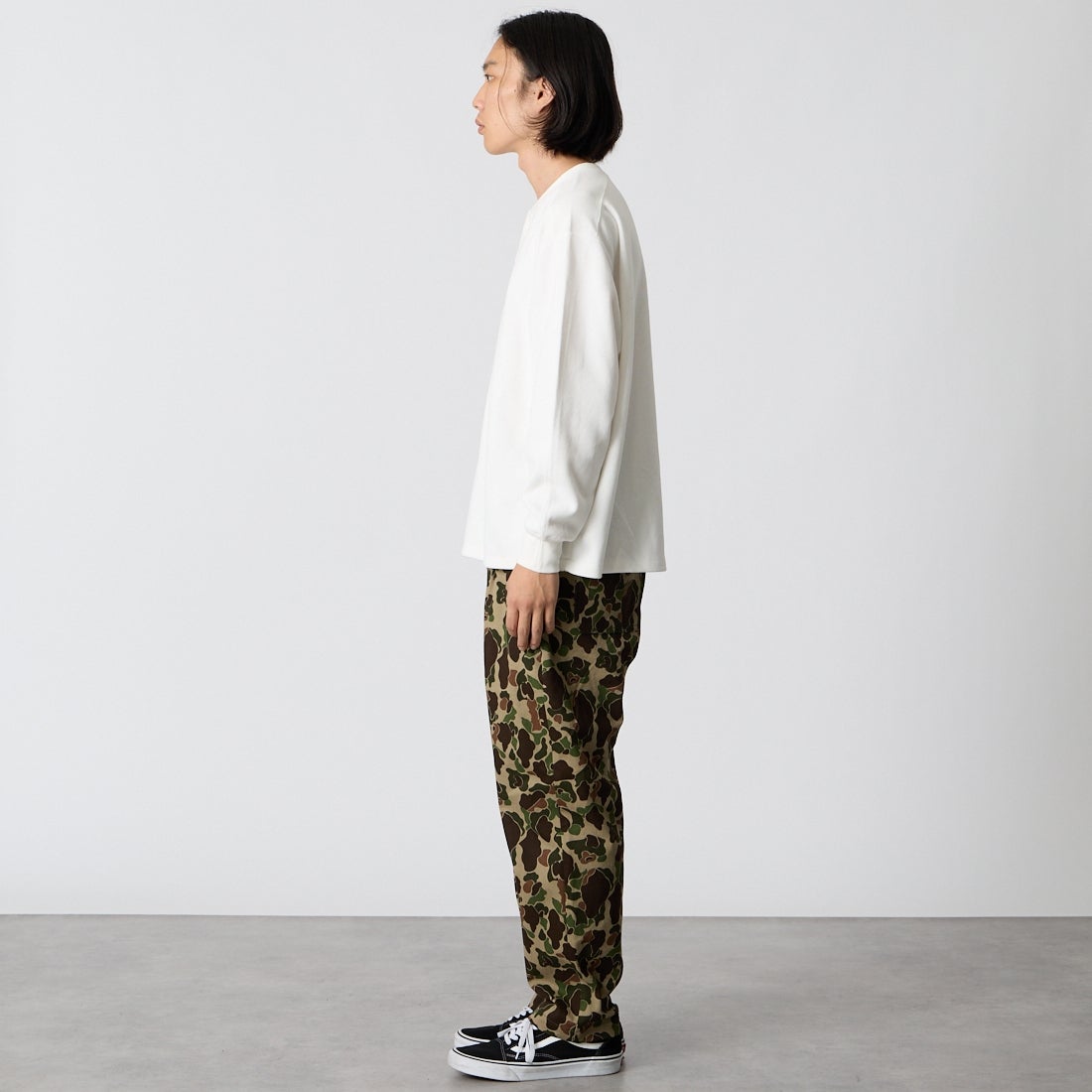 UNIVERSAL OVERALL [ユニバーサルオーバーオール] 別注 シェフパンツ [U2633601IN-JF]HUNTER CAM &&モデル身長：175cm 着用サイズ：M&&