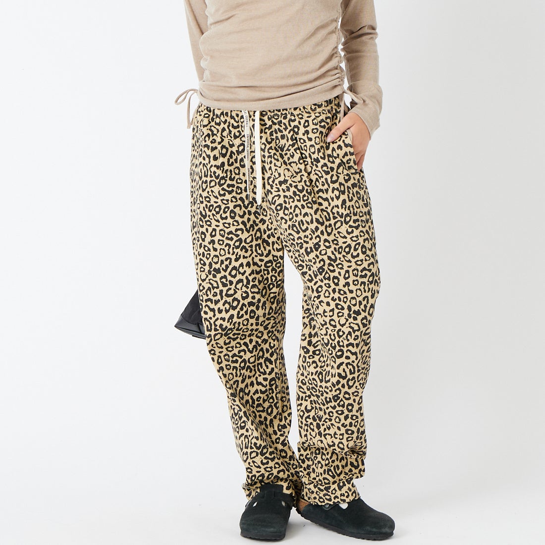 UNIVERSAL OVERALL [ユニバーサルオーバーオール] 別注 シェフパンツ [U2633601IN-JF] LEO BEG &&モデル身長：162cm 着用サイズ：S&&