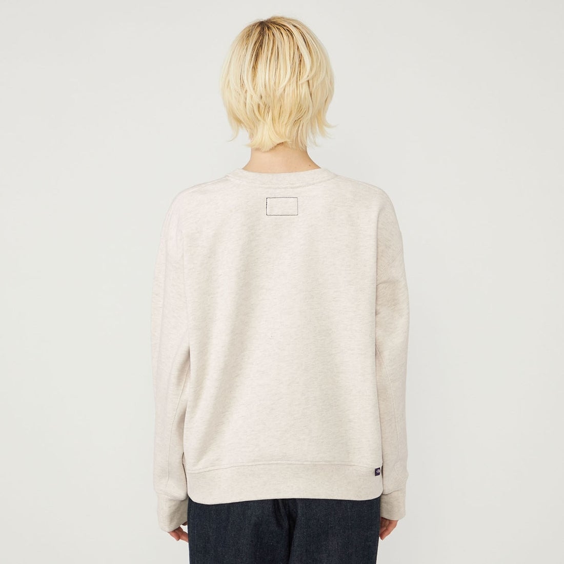 THE NORTH FACE PURPLE LABEL [ザ ノースフェイス パープルレーベル] フィールド クルーネック スウェットシャツ [N26SH059] OM OATMEAL &&モデル身長：161cm 着用サイズ：WS&&