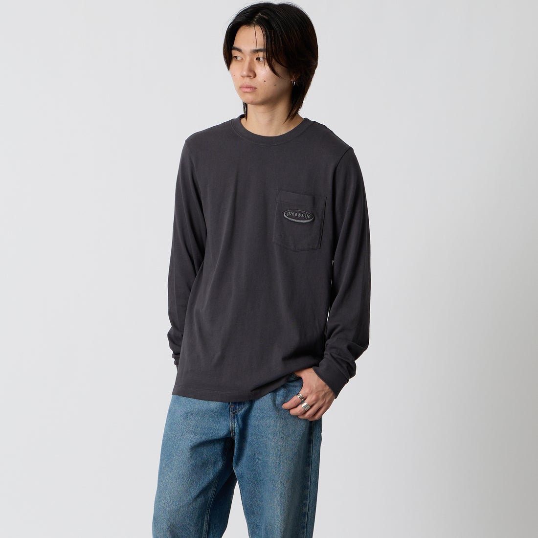 patagonia [パタゴニア] メンズ ロングスリーブ ミッドウェイト 95オーバルロゴポケットTシャツ [37898] CVGR &&モデル身長：177cm 着用サイズ：M&&