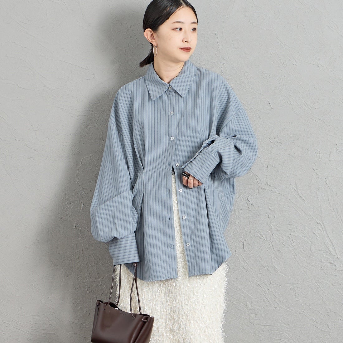 nenom [ネノム] ストライプ柄 ウエストタックシャツ [NE26332007] 10 SAX &&モデル身長：150cm 着用サイズ：F&&