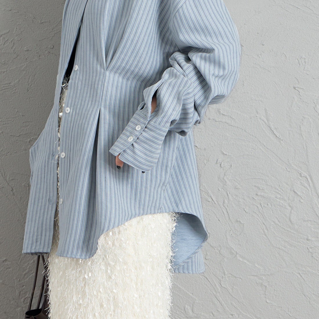 nenom [ネノム] ストライプ柄 ウエストタックシャツ [NE26332007] 10 SAX &&モデル身長：150cm 着用サイズ：F&&