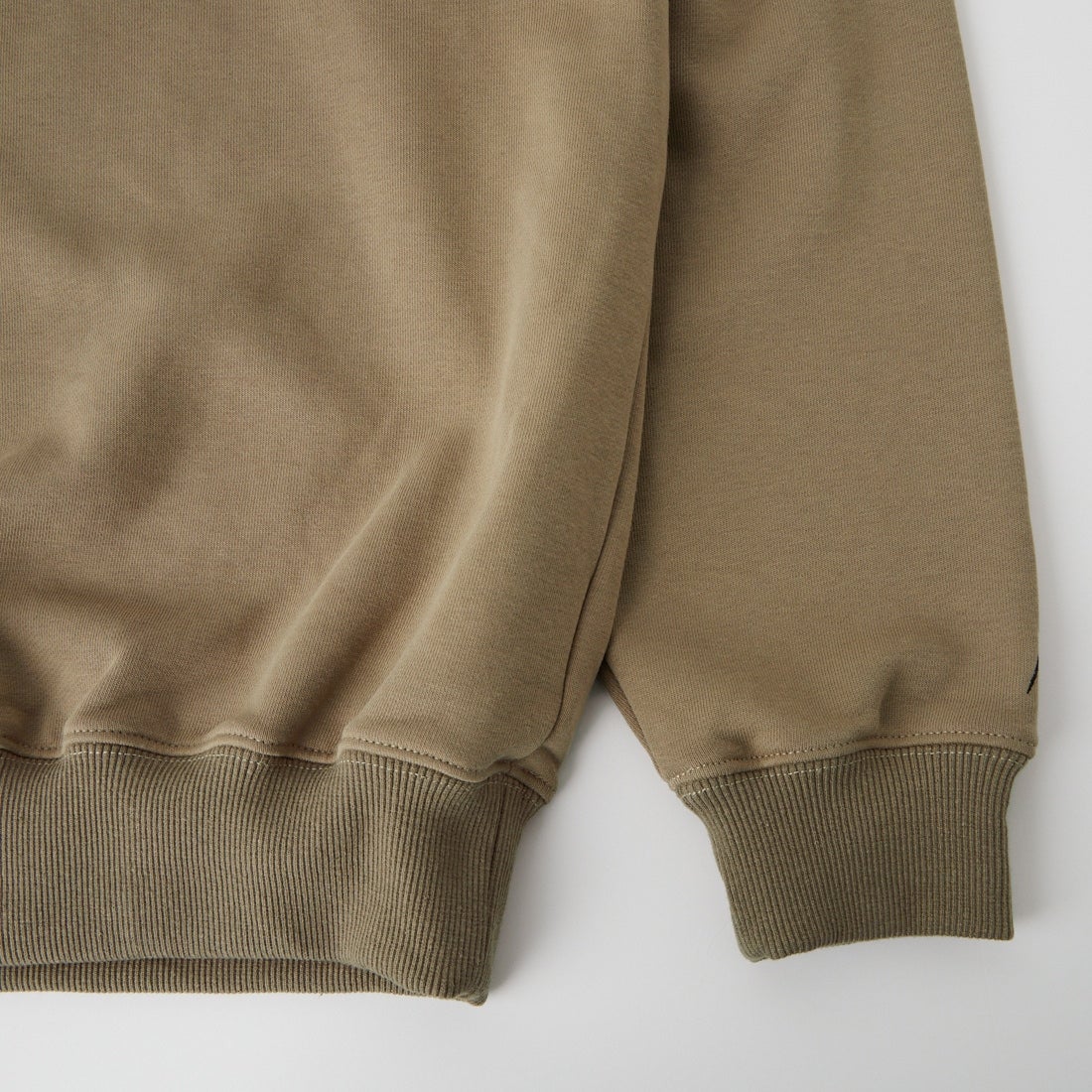 Marmot [マーモット] 別注 バーティカルロゴ バックプリントスウェット [MTFW26USW370IN-JF] BEIGE