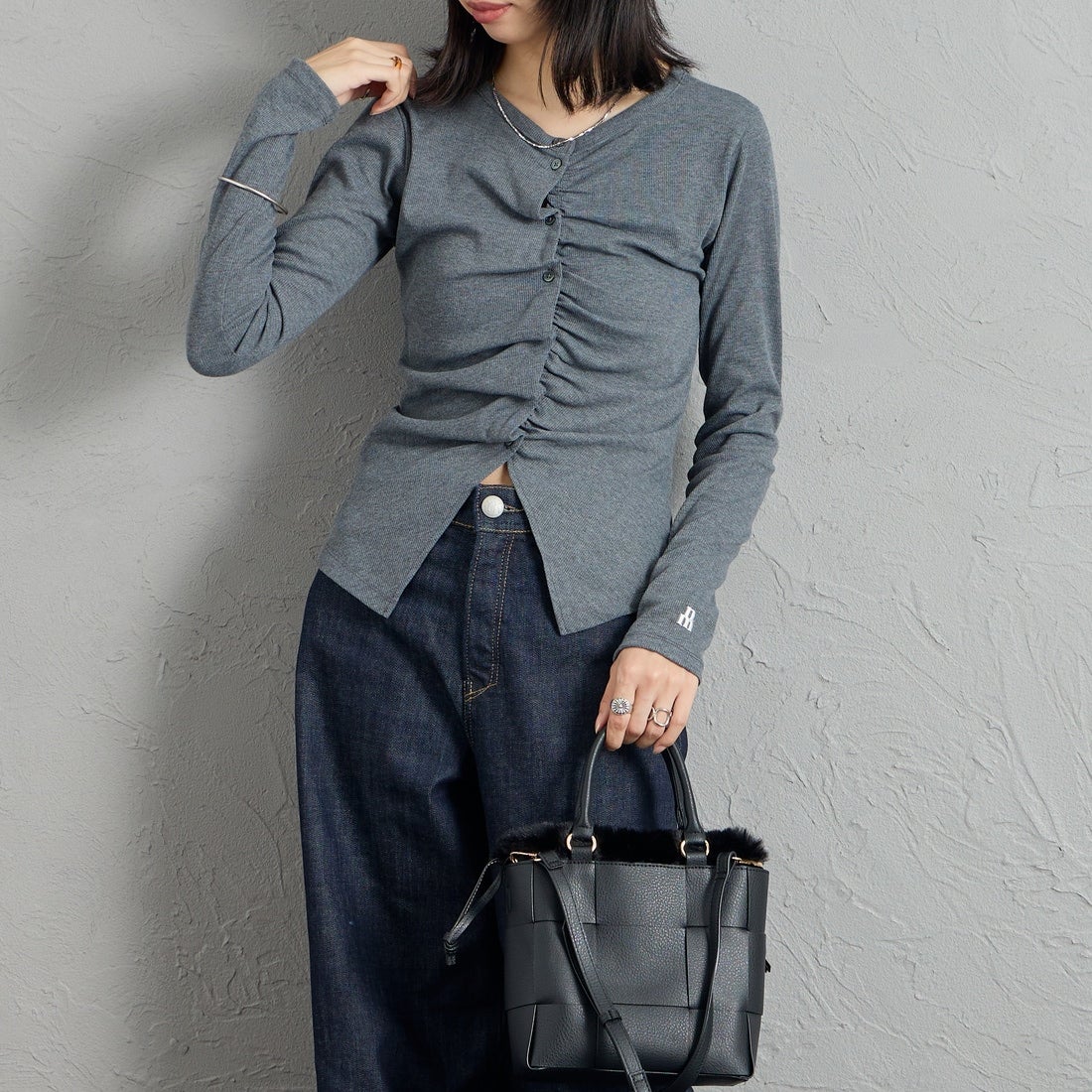 nenom [ネノム] タックギャザーカーディガン [NE26322025] 08 CHARCOA &&モデル身長：162cm 着用サイズ：F&&