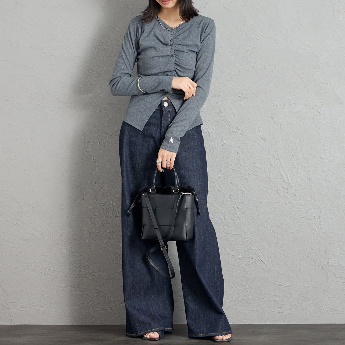 nenom [ネノム] タックギャザーカーディガン [NE26322025] 08 CHARCOA &&モデル身長：162cm 着用サイズ：F&&