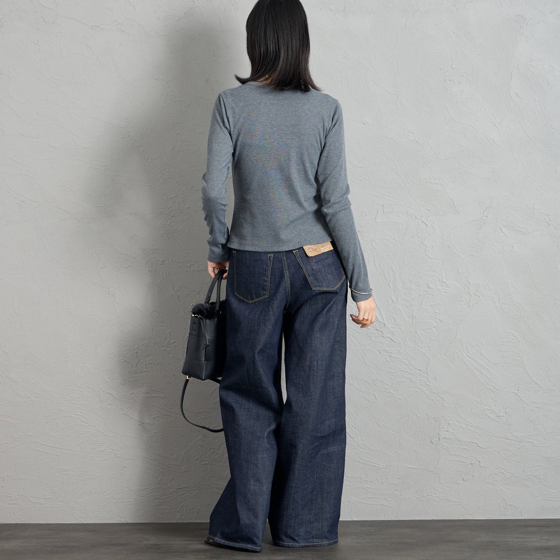 nenom [ネノム] タックギャザーカーディガン [NE26322025] 08 CHARCOA &&モデル身長：162cm 着用サイズ：F&&