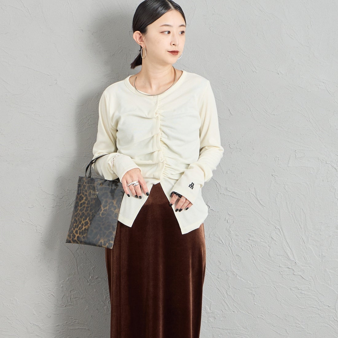 nenom [ネノム] タックギャザーカーディガン [NE26322025] 21 IVORY &&モデル身長：150cm 着用サイズ：F&&