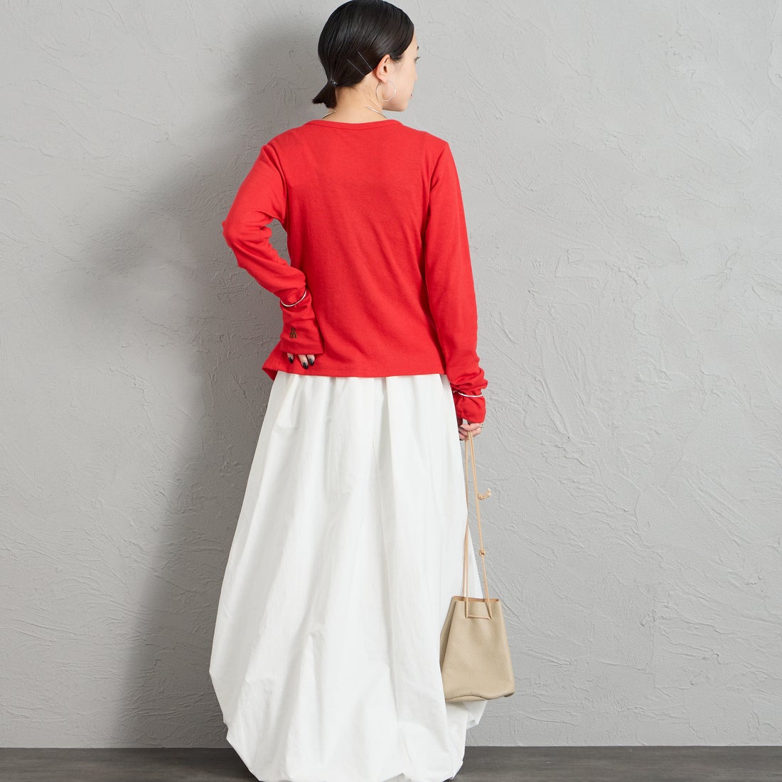 nenom [ネノム] タックギャザーカーディガン [NE26322025] 46 RED &&モデル身長：150cm 着用サイズ：F&&