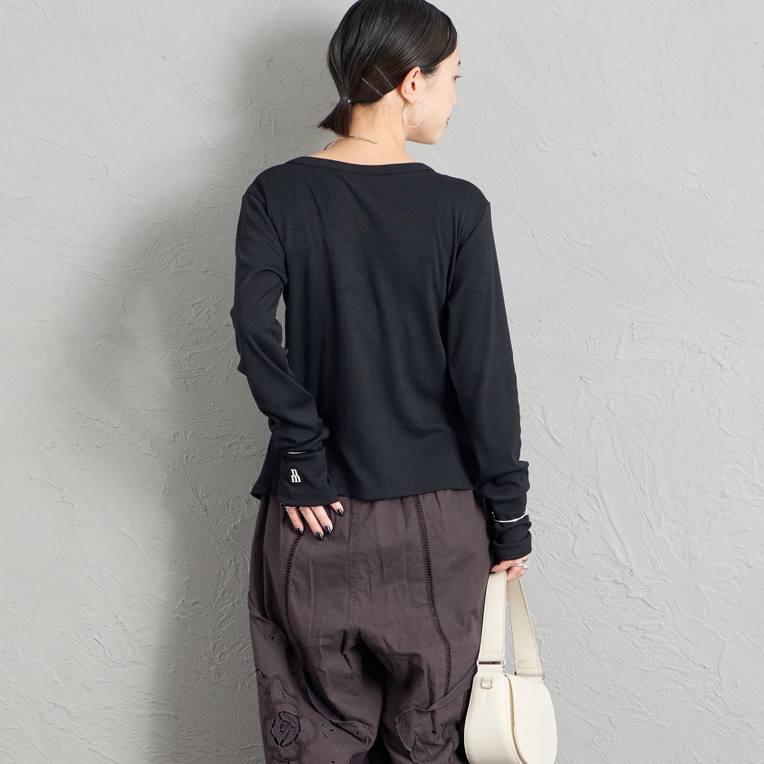 nenom [ネノム] タックギャザーカーディガン [NE26322025] 09 BLACK &&モデル身長：150cm 着用サイズ：F&&