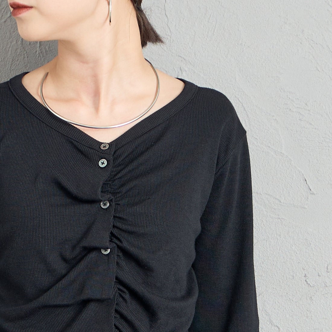 nenom [ネノム] タックギャザーカーディガン [NE26322025] 09 BLACK &&モデル身長：150cm 着用サイズ：F&&
