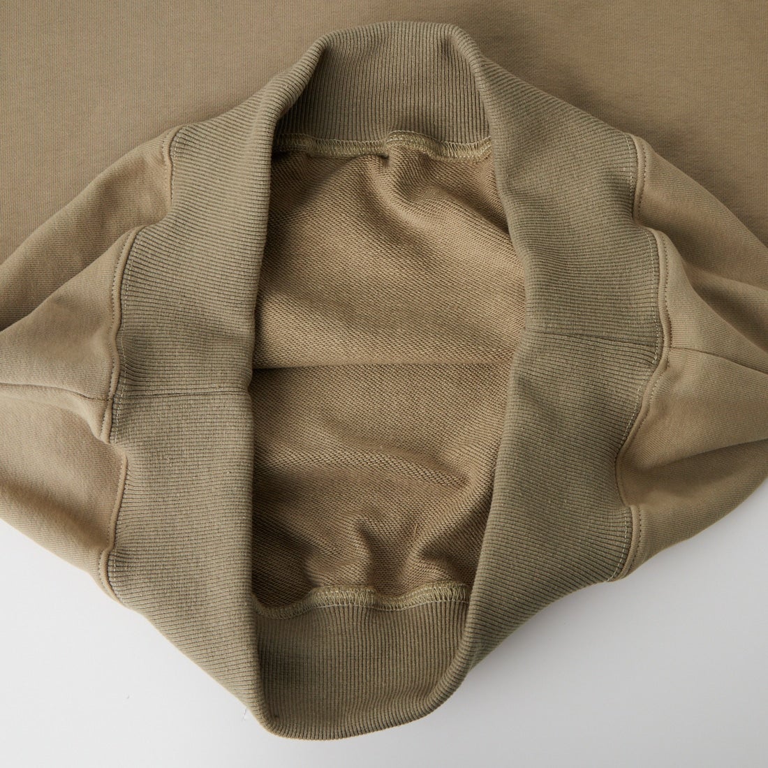 Marmot [マーモット] 別注 バーティカルロゴ バックプリントスウェット [MTFW26USW370IN-JF] BEIGE