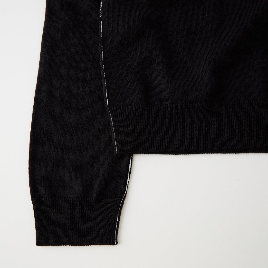 MM6 Maison Margiela [エムエムシックス メゾン マルジェラ] ボタンフロント ウールブレンドニットカーディガン [S52HP0044-M13037] 900 BLACK
