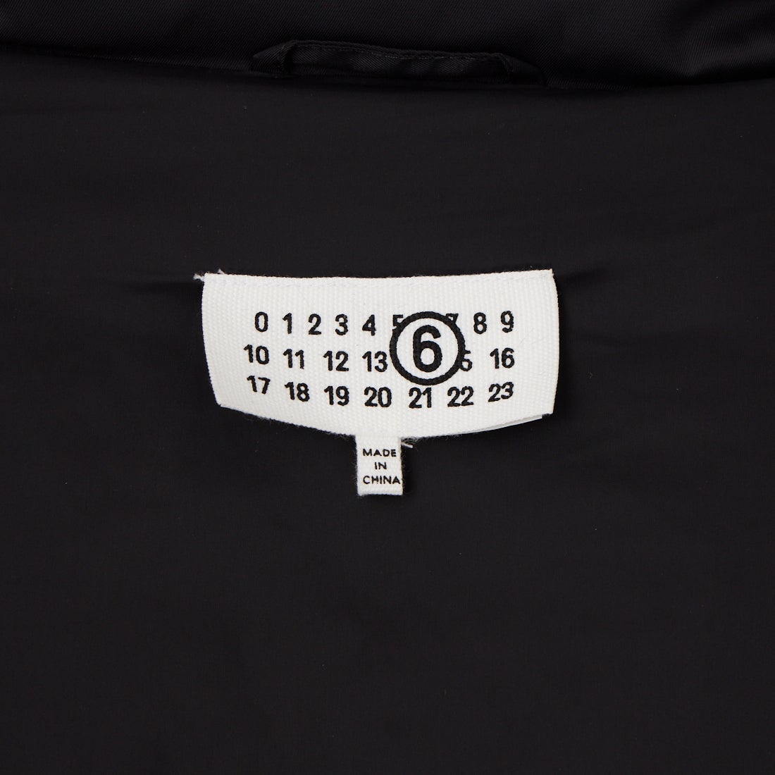 MM6 Maison Margiela [エムエムシックス メゾン マルジェラ] ナイロンパファージャケット [S52AM0370-M36018] 900 BLACK