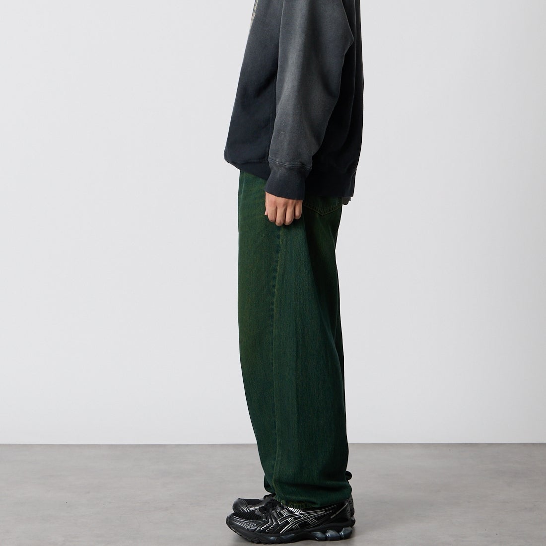 LIBERTO [リベルト] ASHEVILLE カーブデニムパンツ [FL2512] 120 D.GREE &&モデル身長：175cm 着用サイズ：30&&