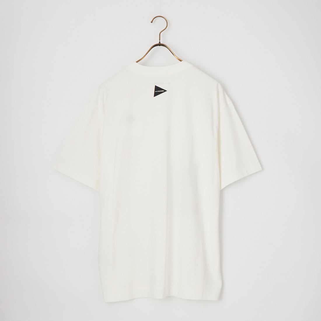 and wander [アンドワンダー] Greykjavik ショートスリーブTシャツ snow by Siggi Odds [5746284105] WHITE