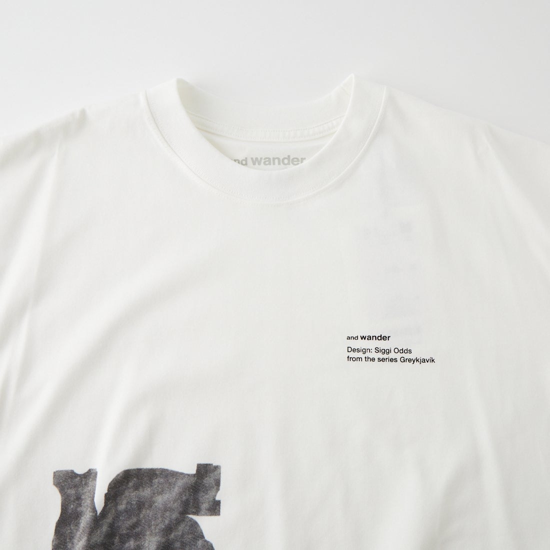 and wander [アンドワンダー] Greykjavik ショートスリーブTシャツ snow by Siggi Odds [5746284105] WHITE
