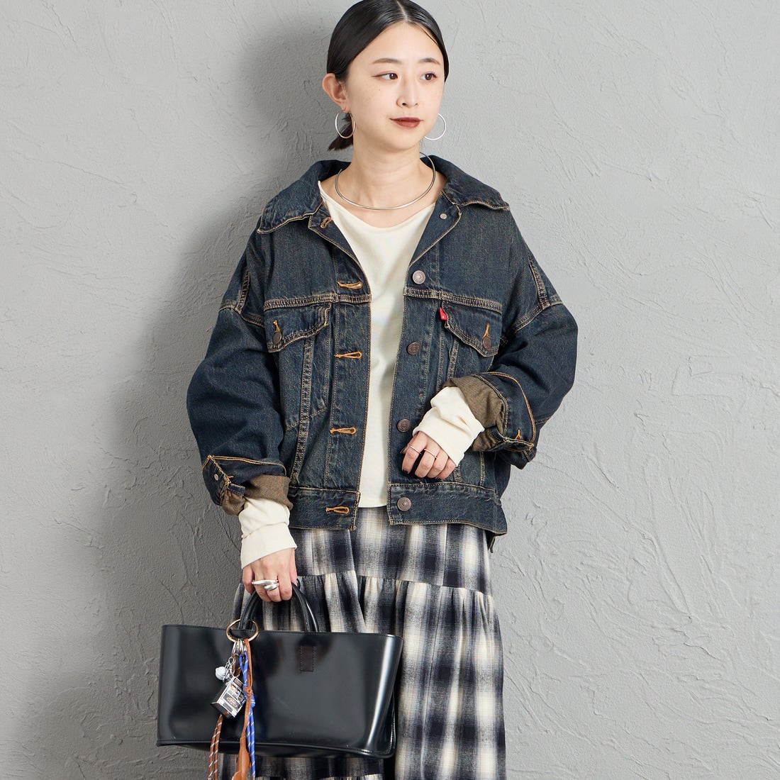 LEVI'S [リーバイス] ルーズクロップド トラッカージャケット [0089L-00] 07 HIGH VI &&モデル身長：150cm 着用サイズ：S&&