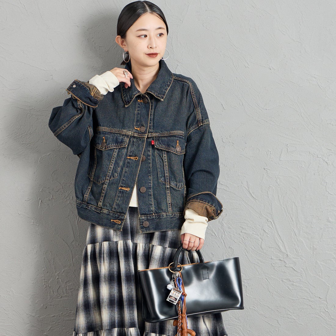 LEVI'S [リーバイス] ルーズクロップド トラッカージャケット [0089L-00] 07 HIGH VI &&モデル身長：150cm 着用サイズ：S&&