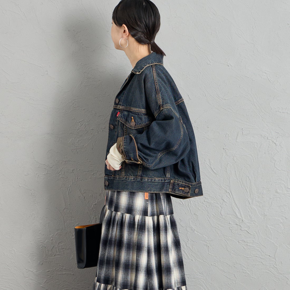 LEVI'S [リーバイス] ルーズクロップド トラッカージャケット [0089L-00] 07 HIGH VI &&モデル身長：150cm 着用サイズ：S&&