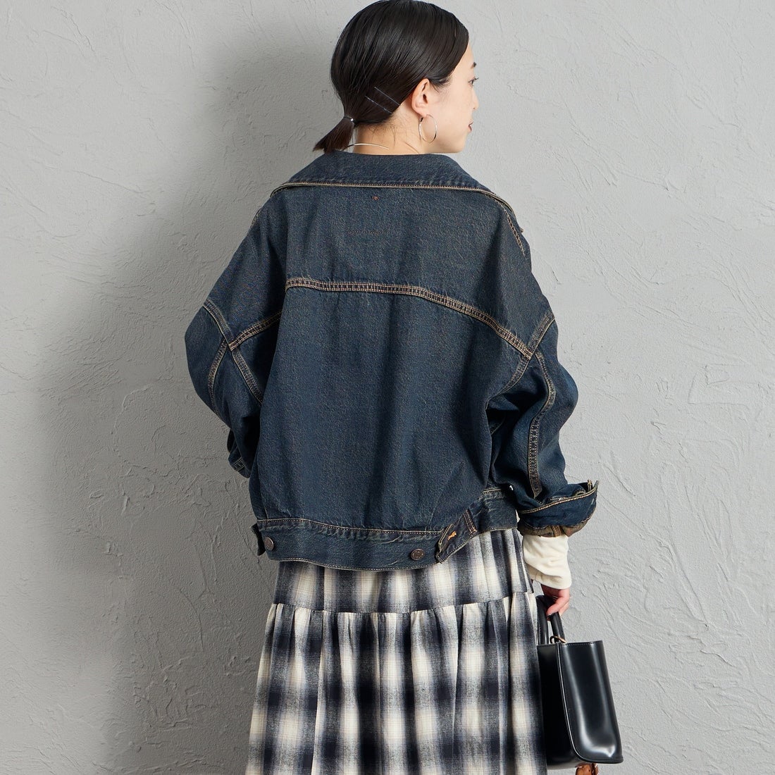 LEVI'S [リーバイス] ルーズクロップド トラッカージャケット [0089L-00] 07 HIGH VI &&モデル身長：150cm 着用サイズ：S&&